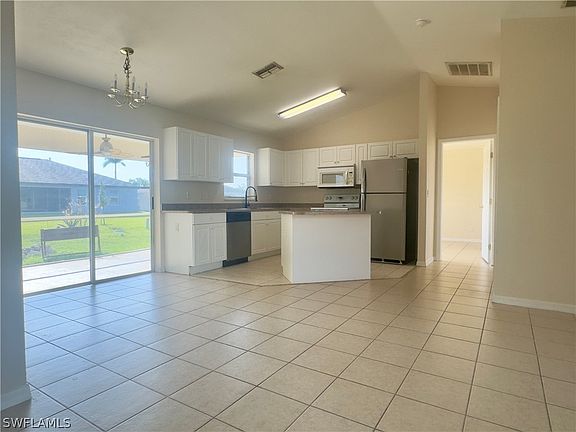 4th image of 4313 NE 8th Ct