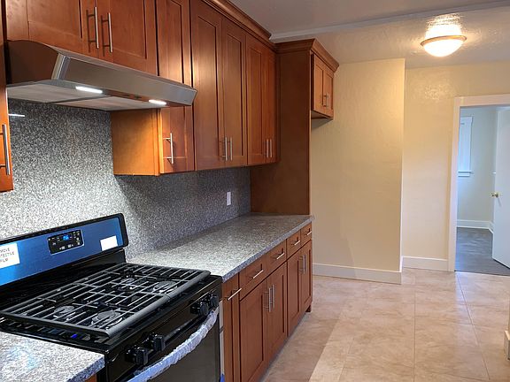 4th image of 137 S 22nd St