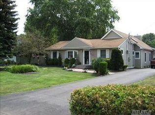 10 Amityville St, Islip Terrace, NY 11752