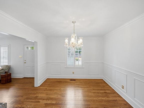 5th image of 3561 Overlook Ave