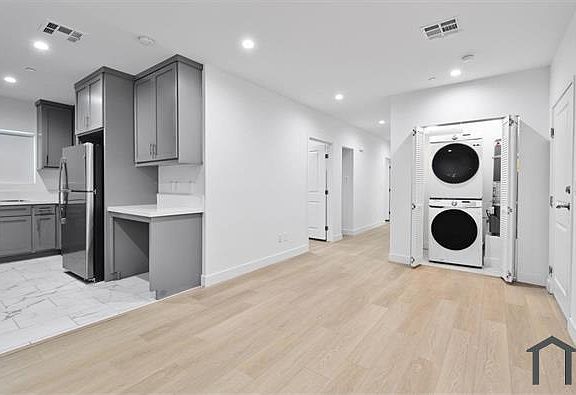 2nd image of 10609 S Inglewood Ave #1