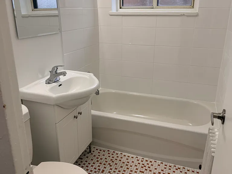 923 Wilson Ave — Photo 10