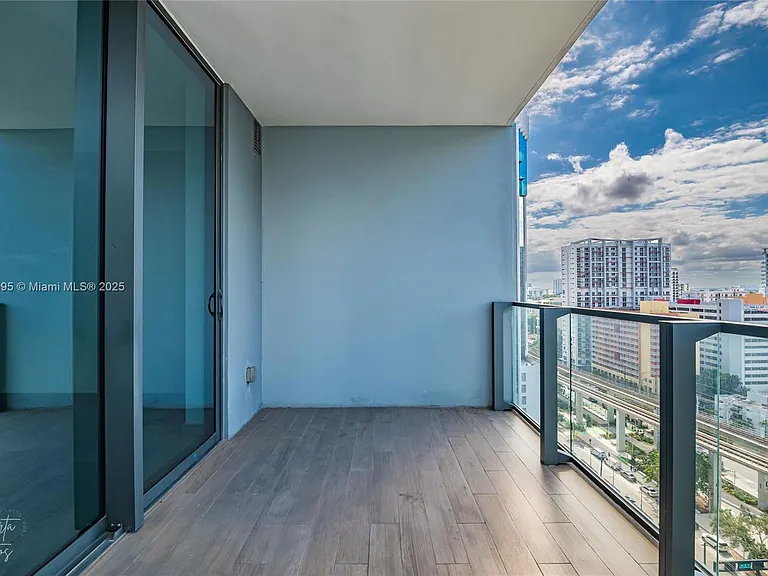 88 SW 7th St #1004 — Photo 32