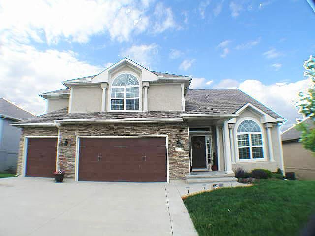 1st image of 2313 NW Hedgewood Dr