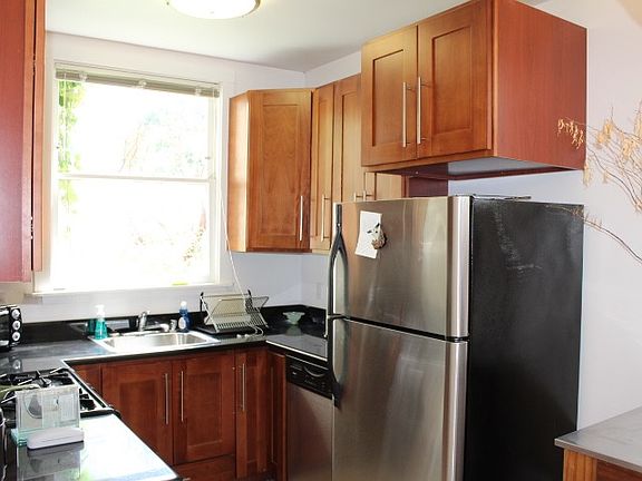 3rd image of 2335 Larkin St APT 1