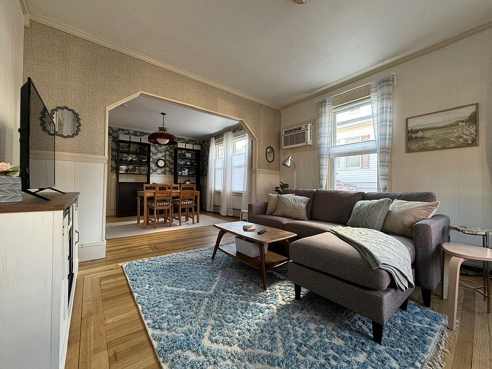 1st image of 8 View St