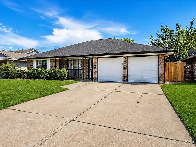 5426 Fairgreen Ln — Photo 2