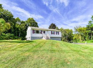 11 Hudson Bluff Dr, Marlboro, NY 12542