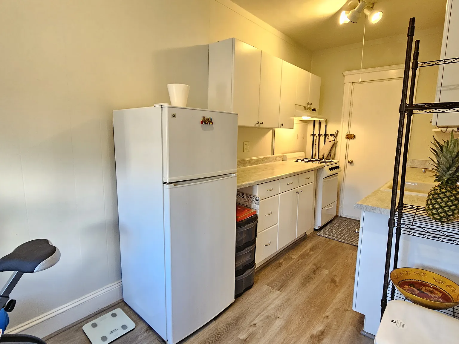 Studio, 430 sqft, $2,350 — Photo 3
