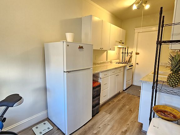3rd image of 64 Queensberry St #420