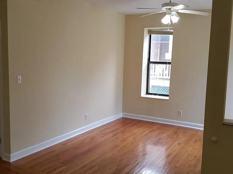 348 N Newstead Ave — Photo 6