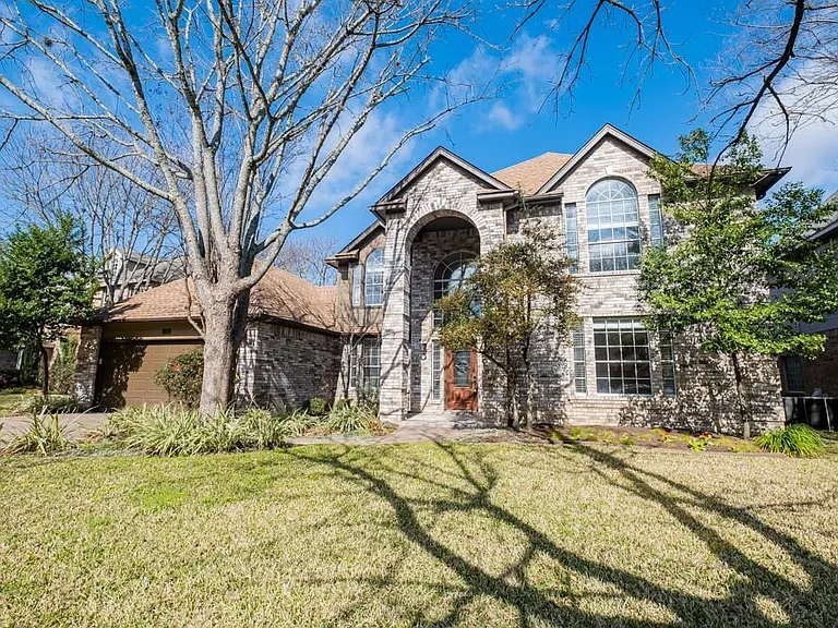 9202 Amanda Dr — Photo 2