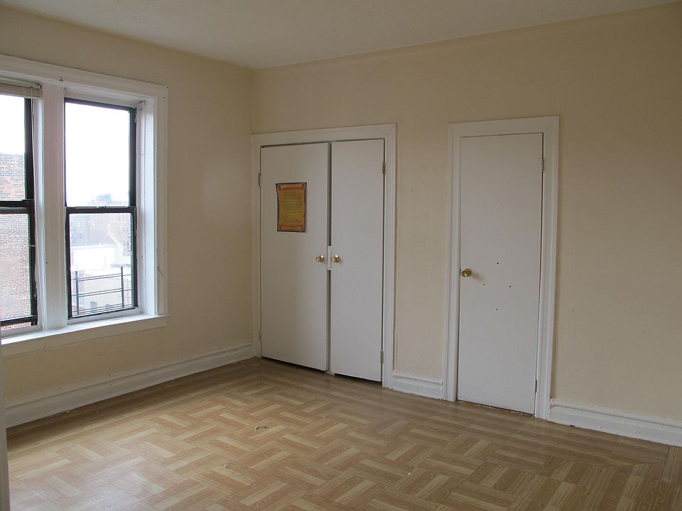 2nd image of 220 E 18th St APT 6A