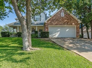 901 Forest Hollow Dr, Hurst, TX 76053