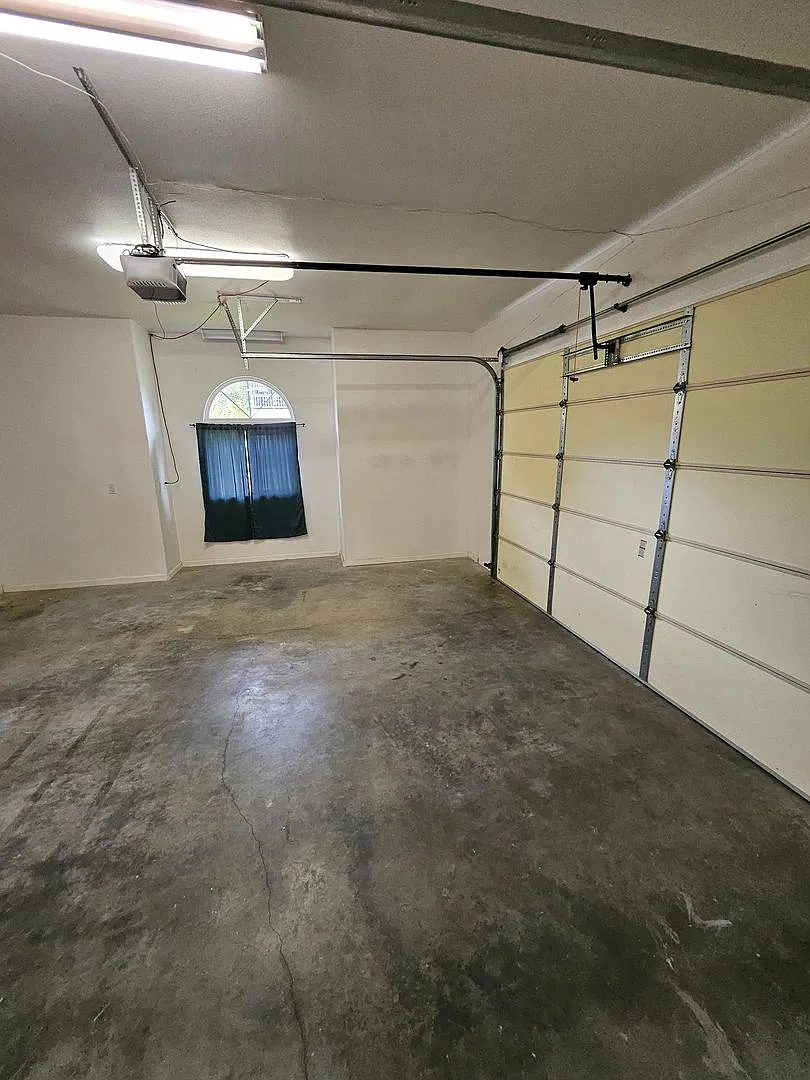 Lovely & spacious 3 bedroom 2 bath home (upstairs unit) in Hilo. — Photo 3