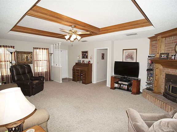4th image of 3005 E 48th St