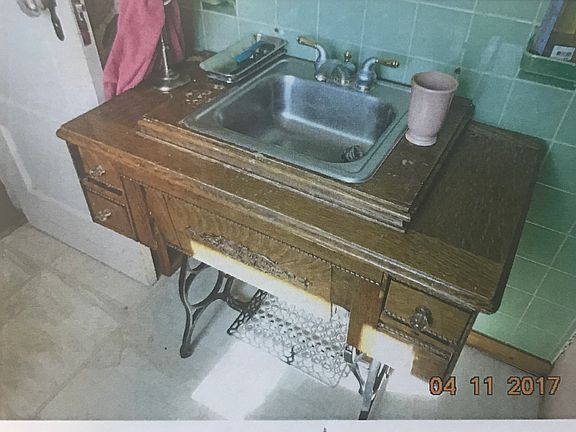 3rd image of 252 N Church St