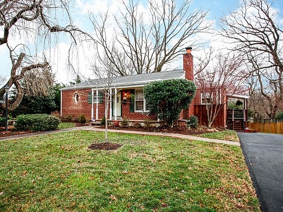 3rd image of 3923 Fairview Dr