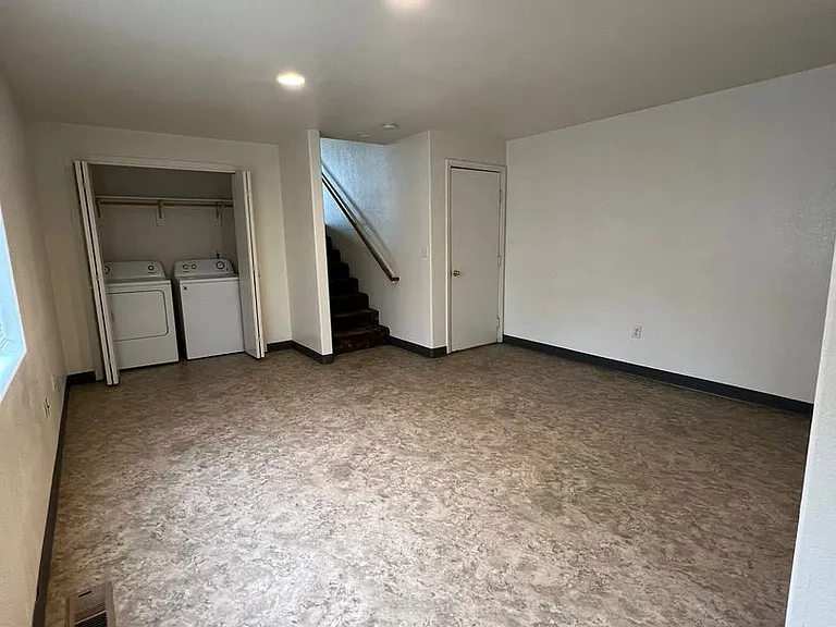 326 Old Fort Rd — Photo 3