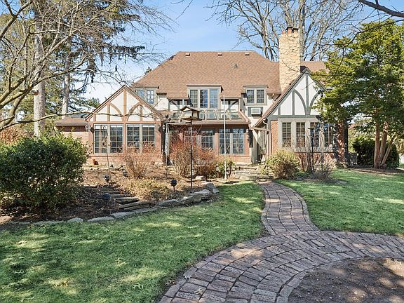 4th image of 716 Terrace Dr