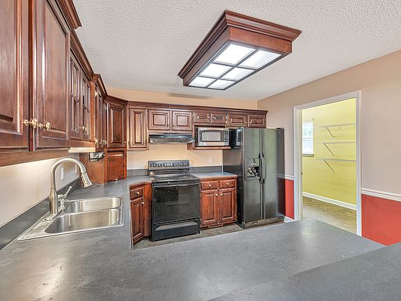 5th image of 808 Mapleview Dr