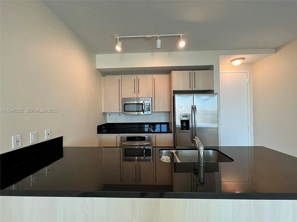 79 SW 12th St #1502