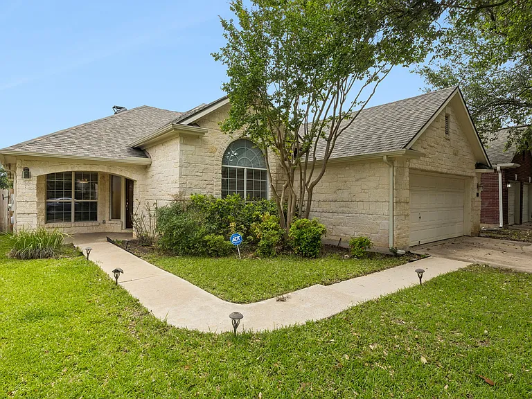 7206 W Magic Mountain Ln — Photo 1