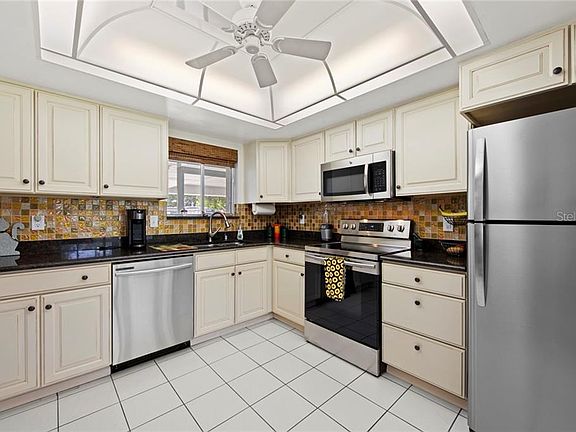 4th image of 1114 Breezemont Dr #2