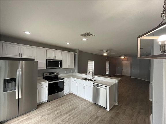 3rd image of 946 Seminole Sky Dr