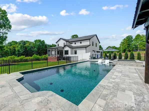 8877 Elina Ln, Terrell, NC 28682