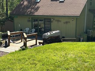 202 Tepee Dr, Pocono Lake, PA