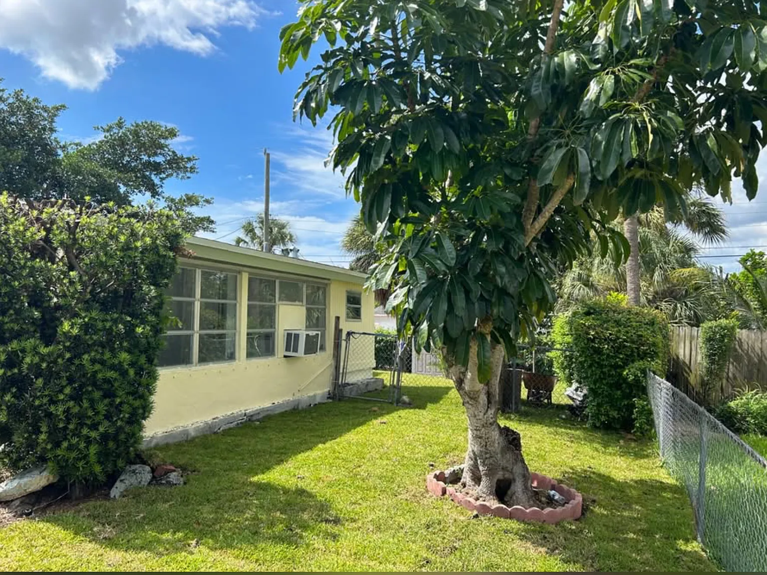 4 bed, 1310 sqft, $2,600 — Photo 3