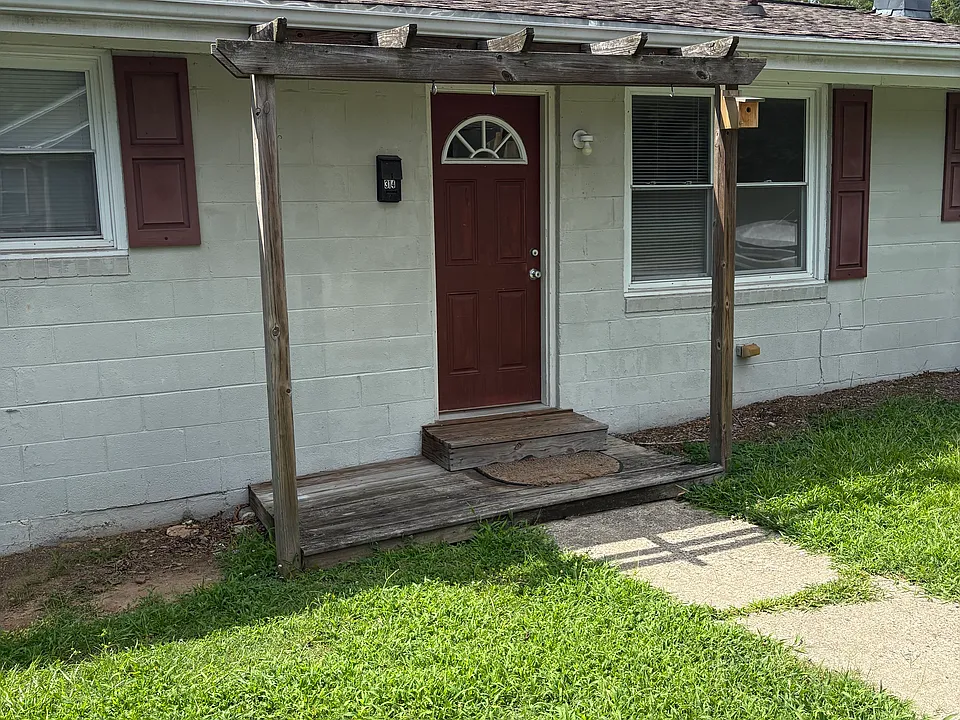 314 Crest Dr