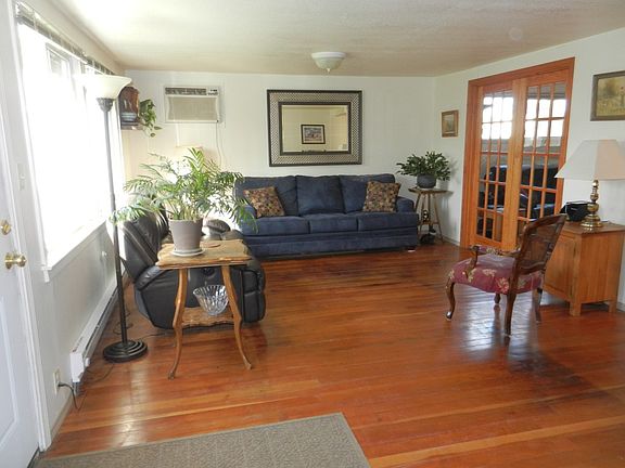 3rd image of 4251 Orchard Dr NE