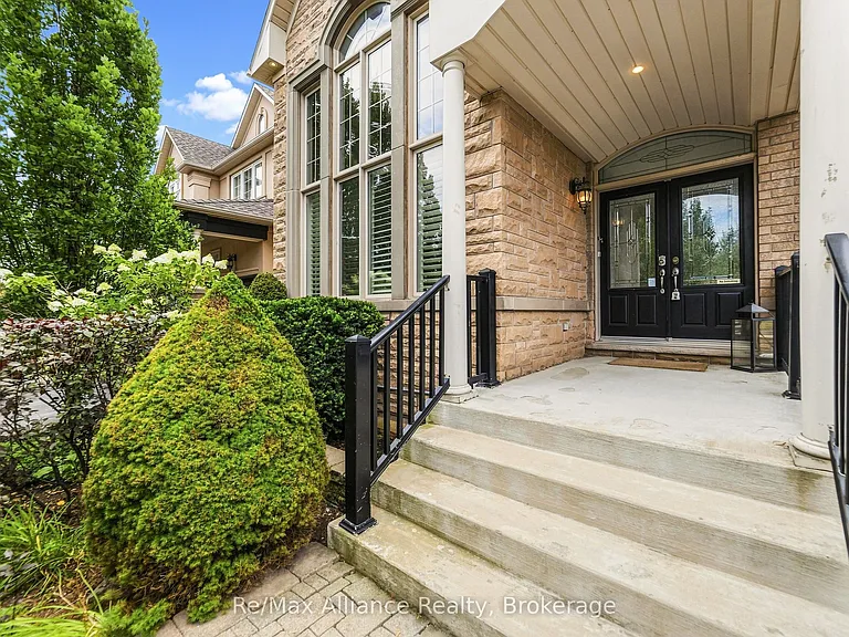 2404 Rideau Dr — Photo 3