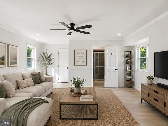 3rd image of 4222 Thorncliff Rd