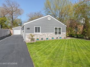 152 N Emerald Ave, Mundelein, IL 60060