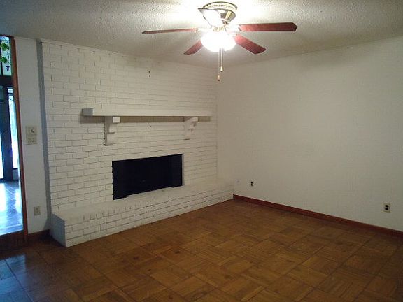 4th image of 506 Country Club Dr