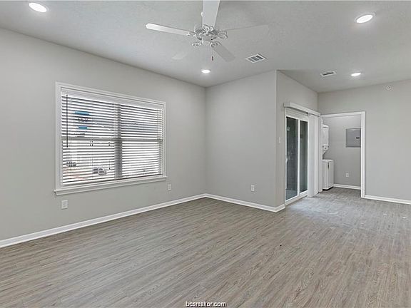 2nd image of 1326 Prairie Dr #513