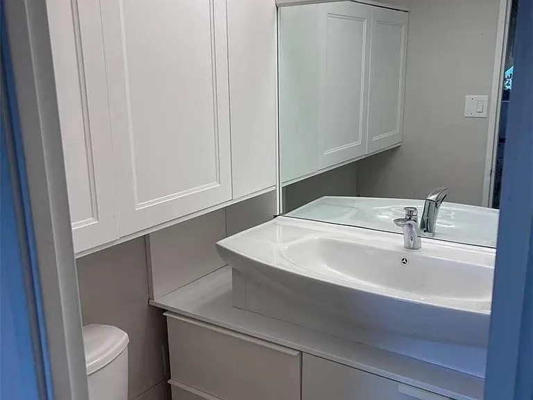 7811 Yonge St #805 — Photo 19