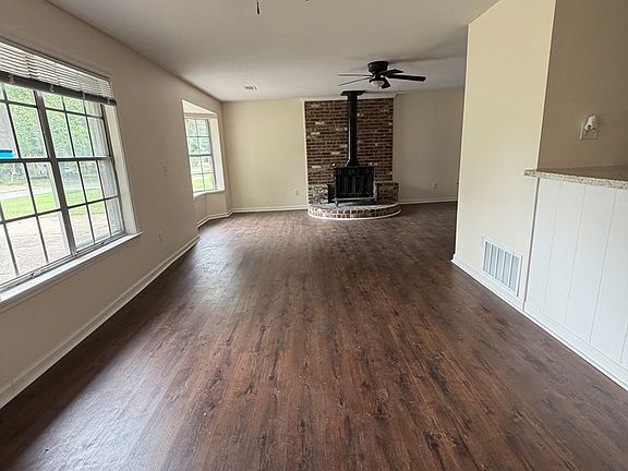 2nd image of 808 Dover Rd