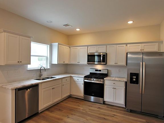 5th image of 124 Lavaca Circle 1724 Dm #3036