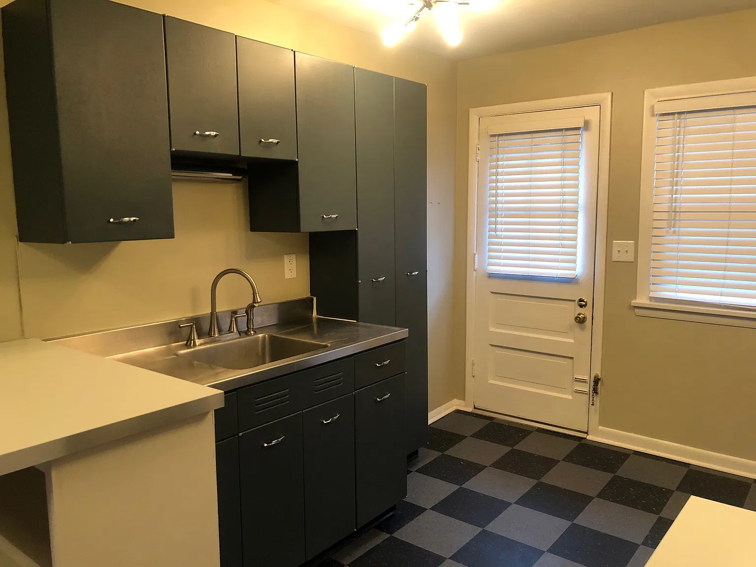 1 bed, 900 sqft, $995 — Photo 4