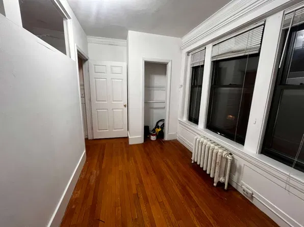 452 Park Dr APT 2E, Boston, MA 02215