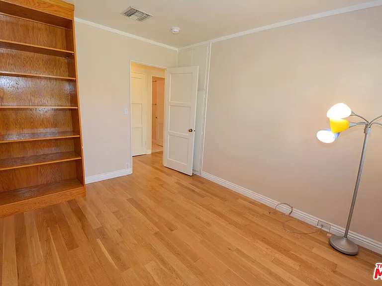 12944 Haynes St — Photo 16