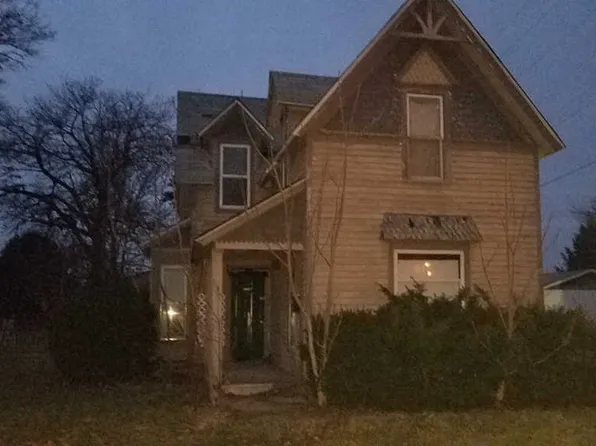 137 W Oak St, Paxton, IL 60957