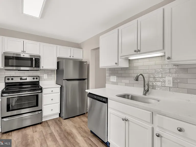 2810 Cambridge Dr — Photo 8