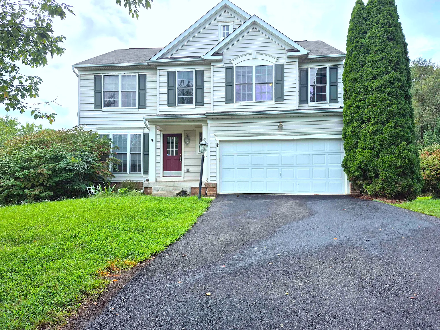 4 bed, 3.5 bath, 2836 sqft, $2,800 — Photo 2