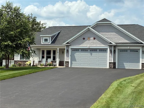 12 Ivydale Pl, Spencerport, NY 14559