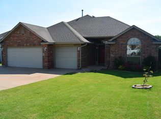 620 Loyd Ln, Moore, OK 73160